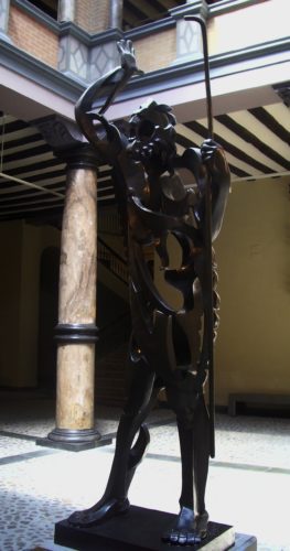 Escultura "El Profeta", de Pablo Gargallo (1933). Imagen tomada por Escarlati (trabajo propio) [<a href="http://www.gnu.org/copyleft/fdl.html">GFDL</a>, <a href="http://creativecommons.org/licenses/by-sa/3.0/">CC-BY-SA-3.0</a> o <a href="http://creativecommons.org/licenses/by/2.5">CC BY 2.5</a>], <a href="https://commons.wikimedia.org/wiki/File%3AEl_Profeta.jpg">via Wikimedia Commons</a>